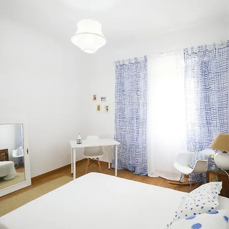 Nova Casa Colorida Perto De Belem Lisboa
